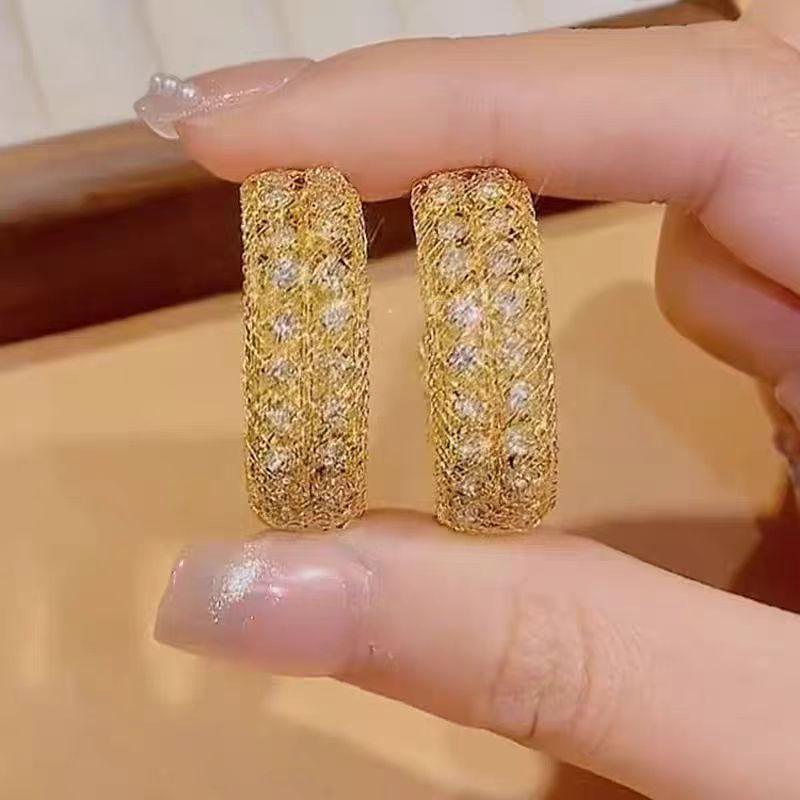 Exquisite Super Flash Hollow C-Shaped Earrings Women S Fashion Temperament High-End Stud Earrings Niche Light Luxury Versatile Earrings
Exquisite Super Flash Hollow C-Shaped Earrings Women S Fashion Temperament High-End Stud Earrings Niche Light Luxury Versatile Earrings