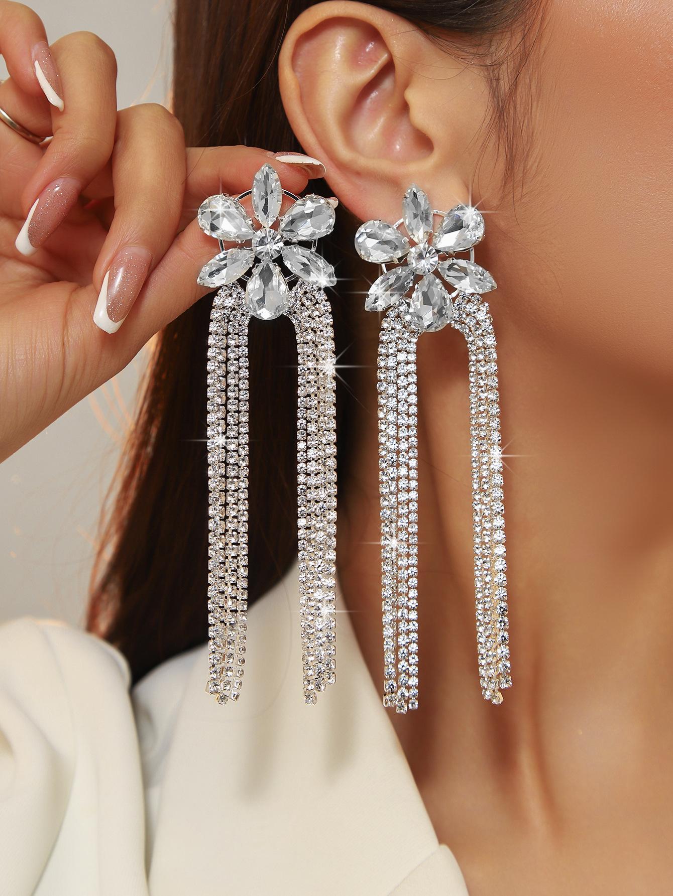 Крупные модные серьги-цепочки с когтями, роскошные серьги с длинными белыми кристаллами, свадебные серьги, трендовые уличные серьги
Крупные модные серьги-цепочки с когтями, роскошные серьги с длинными белыми кристаллами, свадебные серьги, трендовые уличные серьги