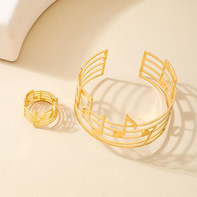 Комплект ювелирных изделий для женщин с браслетом и кольцом Fashion Line Musical Note Hollow Wrap золотой
Комплект ювелирных изделий для женщин с браслетом и кольцом Fashion Line Musical Note Hollow Wrap золотой