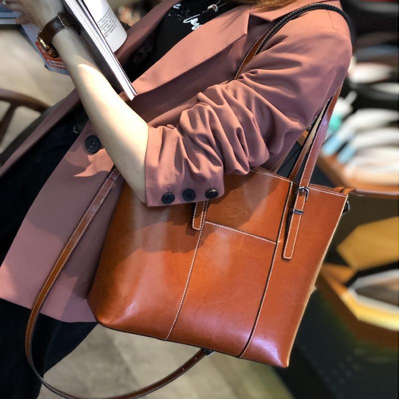 New Fashion Large Capacity Single Shoulder Crossbody Bag European and American Retro Oil Wax Pitot Bag
New Fashion Large Capacity Single Shoulder Crossbody Bag European and American Retro Oil Wax Pitot Bag