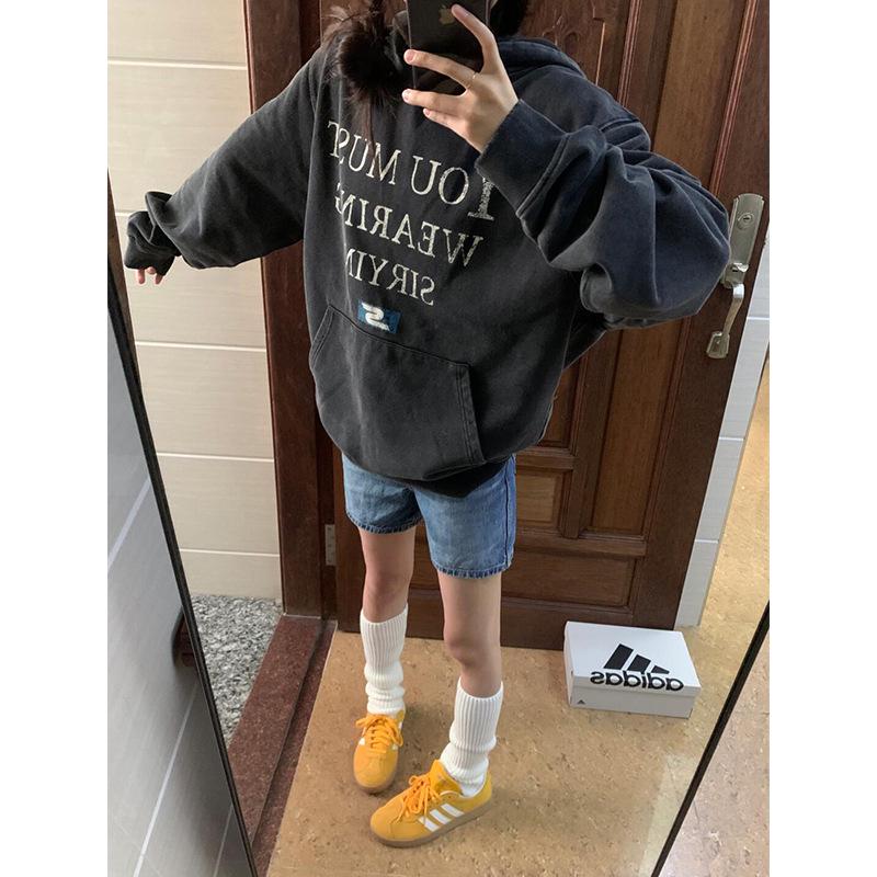 Женское худи с потертостями и слоганом: Плотный флис, винтажная стирка, уличный стиль - идеально для осени/зимы. XL 57kg-67kg
Женское худи с потертостями и слоганом: Плотный флис, винтажная стирка, уличный стиль - идеально для осени/зимы. XL 57kg-67kg