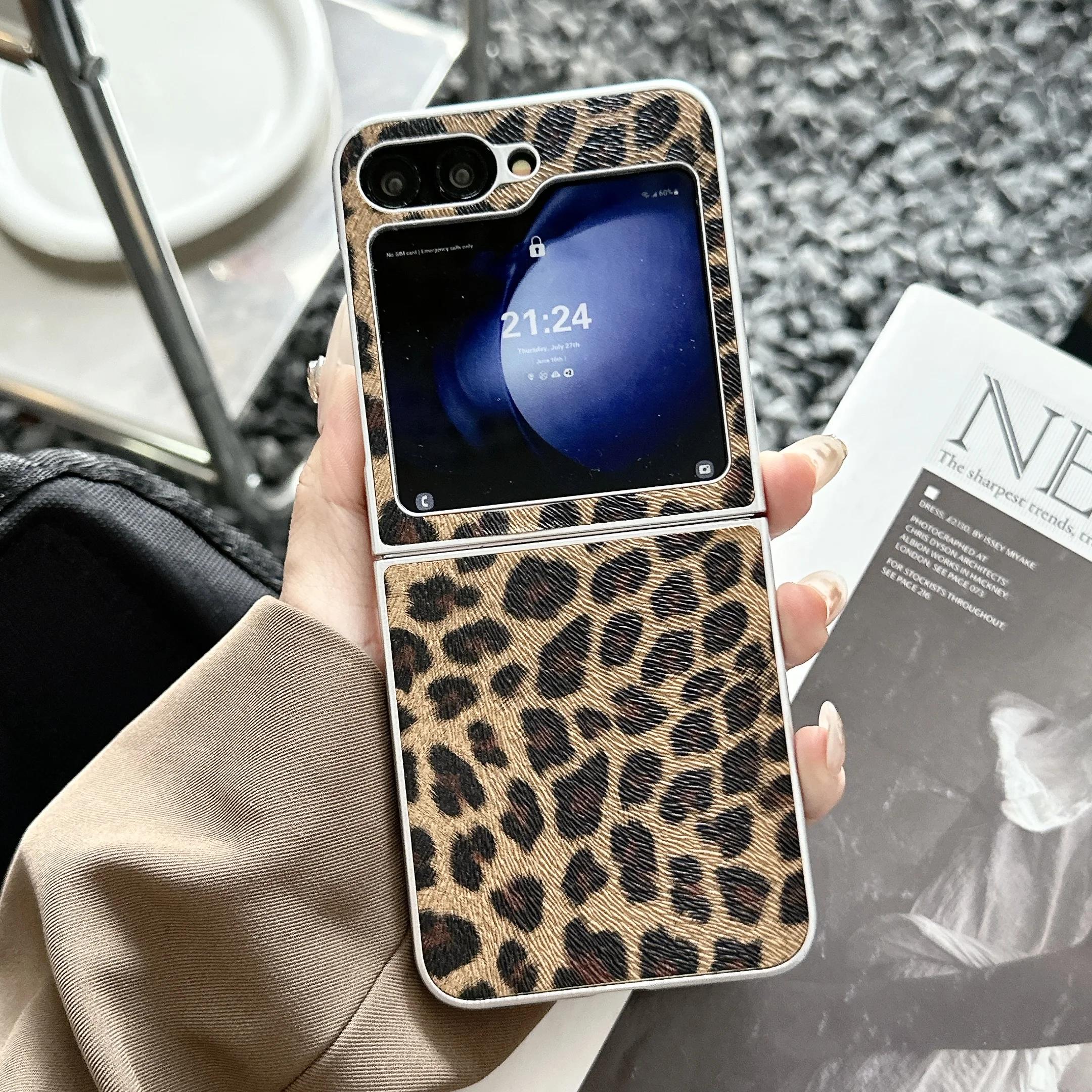 Luxury Leopard Print Phone Case for Samsung Galaxy Z Flip 7 fe 6 5 4 3 PU Leather Protective Cover For Women Girl Galaxy Z Flip6 коричневий
Luxury Leopard Print Phone Case for Samsung Galaxy Z Flip 7 fe 6 5 4 3 PU Leather Protective Cover For Women Girl Galaxy Z Flip6 коричневий