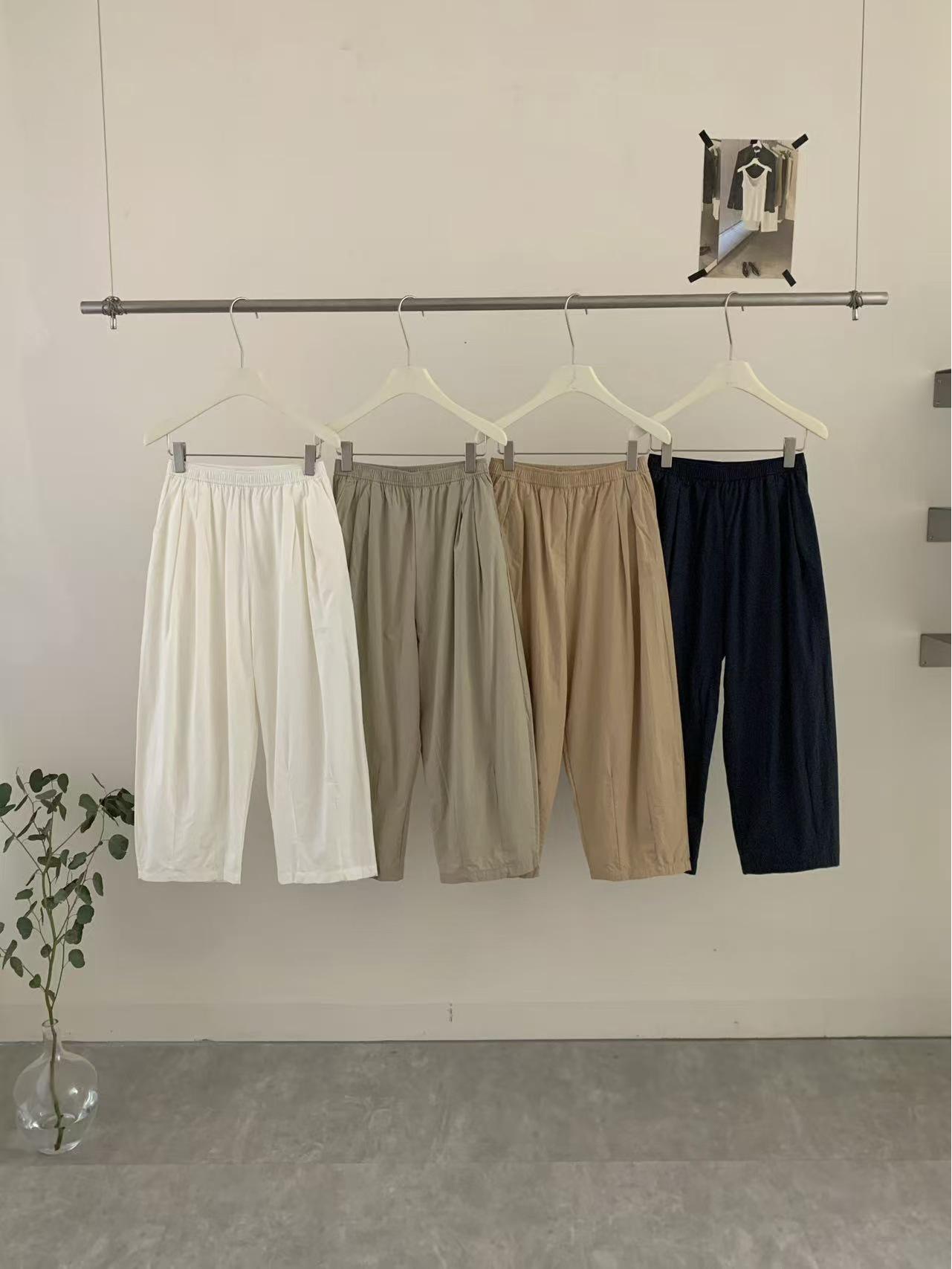 Dongdaemun Style High-Waisted Elastic Pleated Carrot Pants - Slimming, Casual, Loose, Wide-Leg, Nine-Tenths Length Medium
Dongdaemun Style High-Waisted Elastic Pleated Carrot Pants - Slimming, Casual, Loose, Wide-Leg, Nine-Tenths Length Medium