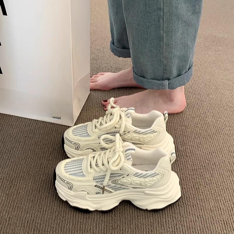 Кроссовки для папы на платформе, женские, новые, весна-лето, дышащая сетка, студенческие, жареные, уличные, одинарные, сетчатые, повседневные, красные кроссовки 40 бежевый
Кроссовки для папы на платформе, женские, новые, весна-лето, дышащая сетка, студенческие, жареные, уличные, одинарные, сетчатые, повседневные, красные кроссовки 40 бежевый