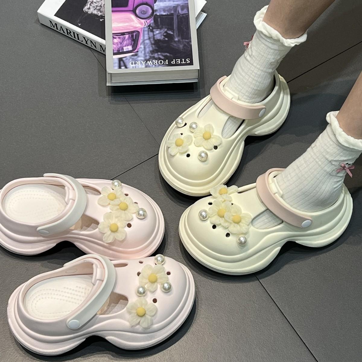 Small yellow flower pearl hole shoes women s summer new breathable comfortable heightening thick-soled outer bag head slippers 40 небо синє кольору
Small yellow flower pearl hole shoes women s summer new breathable comfortable heightening thick-soled outer bag head slippers 40 небо синє кольору