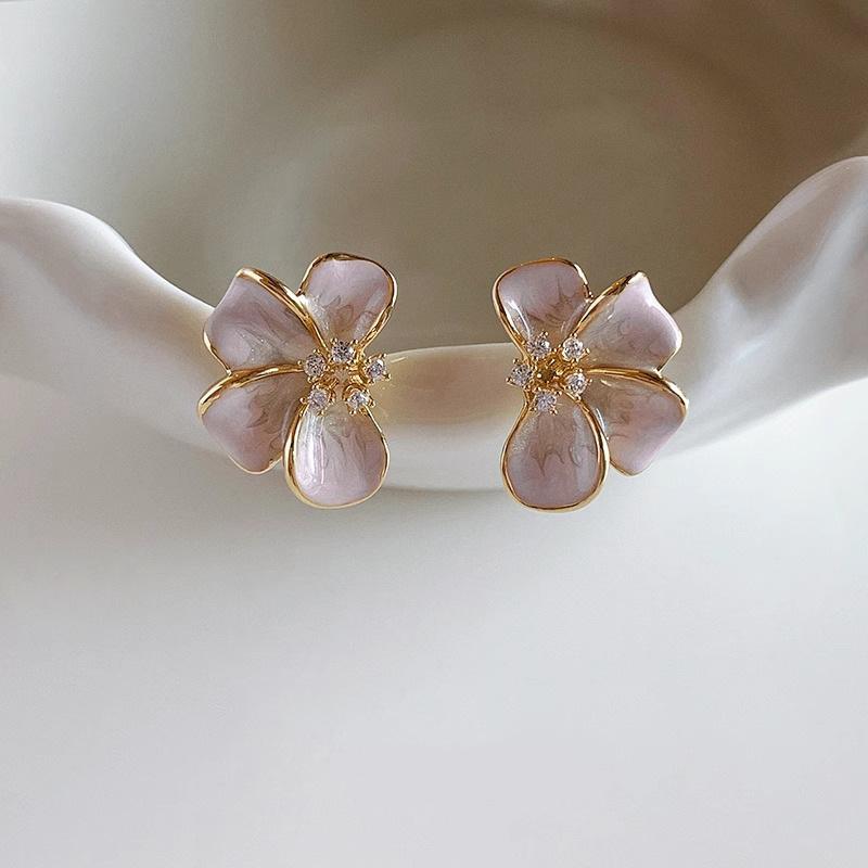 Pink enamel flower stud earrings for women s giant good-looking earrings, new popular models, high-end light luxury earrings
Pink enamel flower stud earrings for women s giant good-looking earrings, new popular models, high-end light luxury earrings