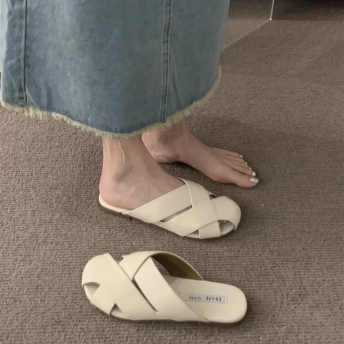 Модные женские тапочки и сандалии на плоской подошве с круглым носком, клетчатые шлепанцы, мюли, оригинальная легкая одежда, 39 лучших моделей, стильная обувь из ПВХ 40
Модные женские тапочки и сандалии на плоской подошве с круглым носком, клетчатые шлепанцы, мюли, оригинальная легкая одежда, 39 лучших моделей, стильная обувь из ПВХ 40