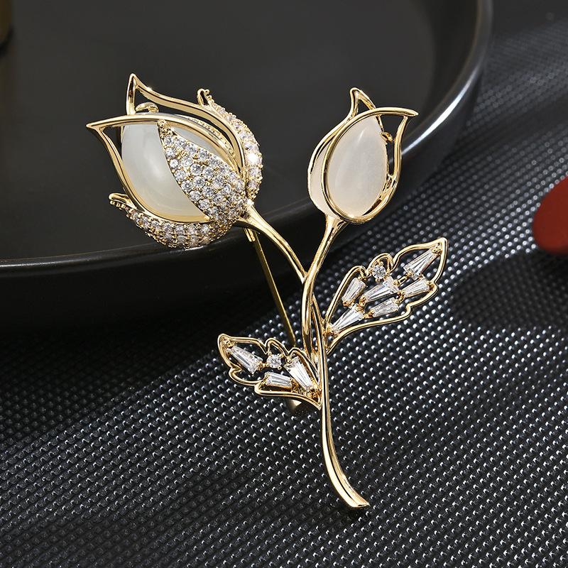 Ladies Light Luxury Design Elegant Rose Flower Brooch Fashionable And Versatile Niche Design Sense Flower Brooch
Ladies Light Luxury Design Elegant Rose Flower Brooch Fashionable And Versatile Niche Design Sense Flower Brooch