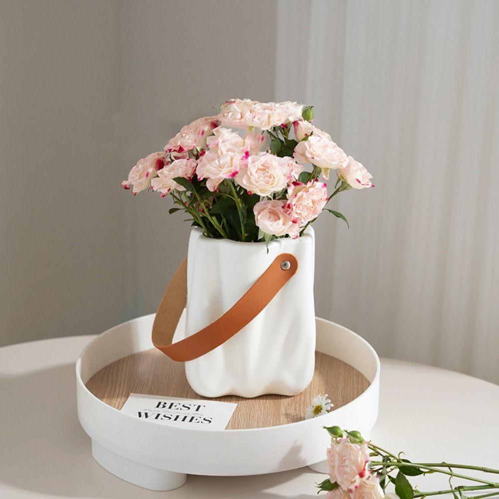 Handheld Flower Vase Modern Plastic Flower Pot Desktop Ornament Hydroponic Flower Holder Plant синий
Handheld Flower Vase Modern Plastic Flower Pot Desktop Ornament Hydroponic Flower Holder Plant синий