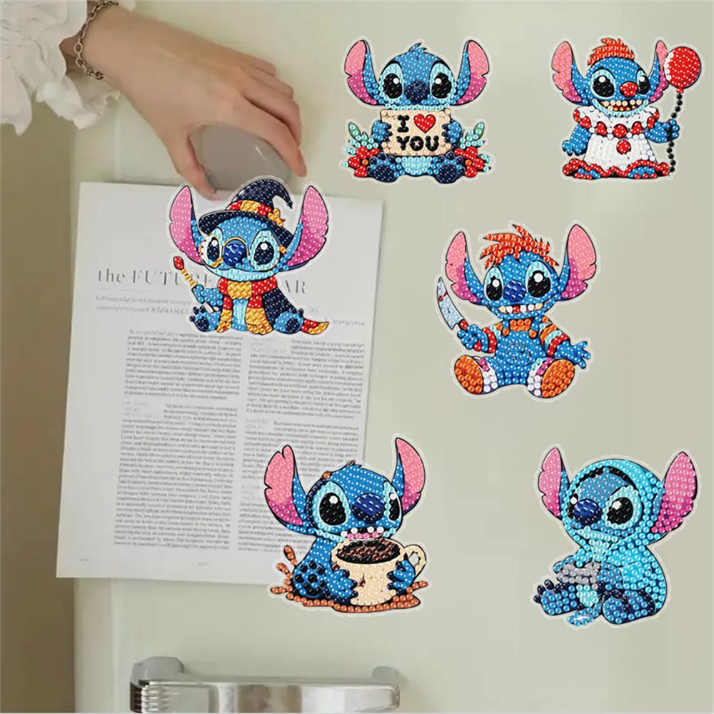 6 шт./набор Магниты для холодильника с алмазной вышивкой серии «Стич» Магниты на холодильник с алмазной мозаикой для взрослых Наборы магнитов на холодильник с алмазной росписью
6 шт./набор Магниты для холодильника с алмазной вышивкой серии «Стич» Магниты на холодильник с алмазной мозаикой для взрослых Наборы магнитов на холодильник с алмазной росписью