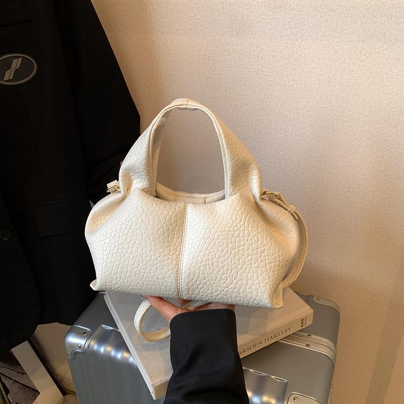2025 Winter Cloud Shoulder Bag Chic Dumpling Purse Minimalist Crossbody Bag Simple Commuter Shoulder Bag Luxury High-end Button
2025 Winter Cloud Shoulder Bag Chic Dumpling Purse Minimalist Crossbody Bag Simple Commuter Shoulder Bag Luxury High-end Button