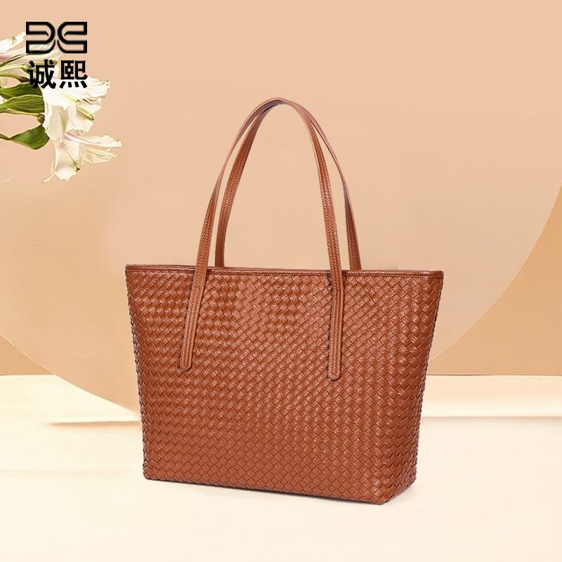 Large Capacity Retro Shoulder Handbag Fashion Versatile Handwoven Bag Summer Underarm Tote Bag Women
Large Capacity Retro Shoulder Handbag Fashion Versatile Handwoven Bag Summer Underarm Tote Bag Women
