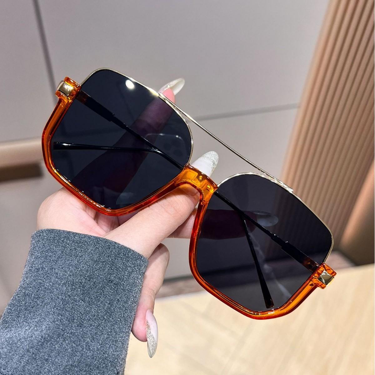 No makeup double beam large frame anti-blue light retro glasses ins lower half frame square sunglasses female Internet celebrity street sunglasses
No makeup double beam large frame anti-blue light retro glasses ins lower half frame square sunglasses female Internet celebrity street sunglasses