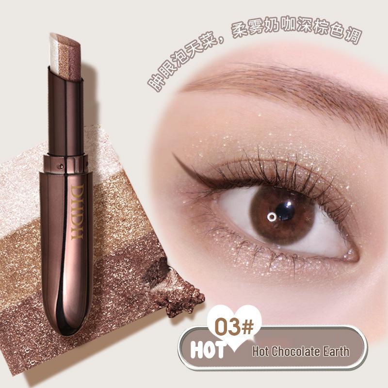 Galaxy Brilliant Three-Color Gradient Eyeshadow Stick - Pearlescent Shimmer, Natural Finish, for Beginners.
Galaxy Brilliant Three-Color Gradient Eyeshadow Stick - Pearlescent Shimmer, Natural Finish, for Beginners.
