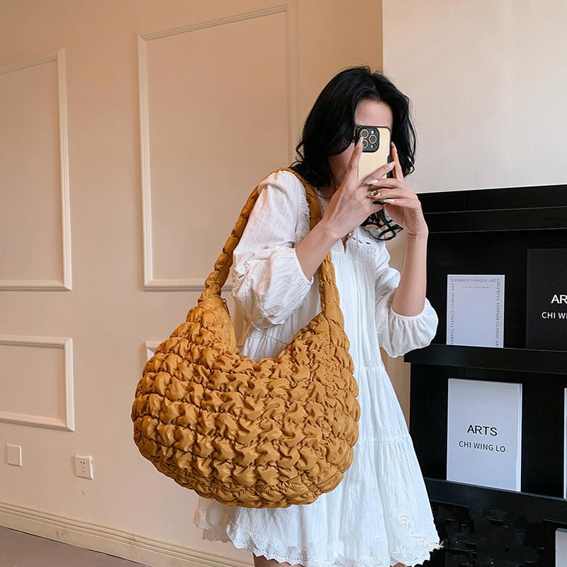 2025 Нишевый дизайн Плиссированная сумка-облако для женщин Большая вместимость Наплечная сумка через плечо Нейлоновая сумка-тоут Женские сумки 47-38-21CM светло-коричневого
2025 Нишевый дизайн Плиссированная сумка-облако для женщин Большая вместимость Наплечная сумка через плечо Нейлоновая сумка-тоут Женские сумки 47-38-21CM светло-коричневого