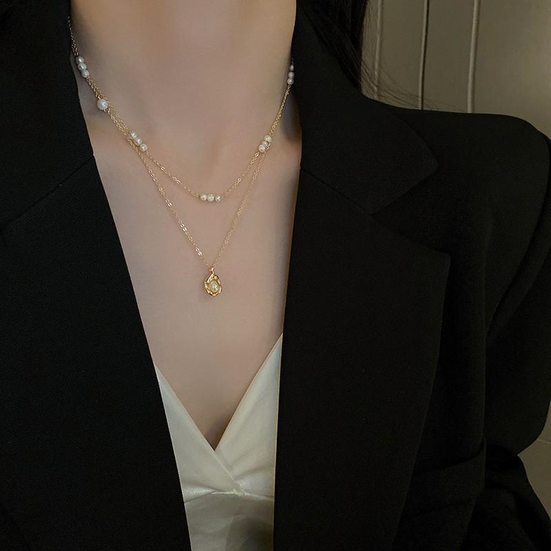 Baroque Pearl Gold-Plated Two-Piece Necklace Set - French Retro Clavicle Design, Fashionable and Versatile for Women.
Baroque Pearl Gold-Plated Two-Piece Necklace Set - French Retro Clavicle Design, Fashionable and Versatile for Women.