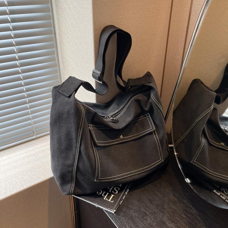 Холщовая сумка женская большой вместимости новая осенне-зимняя универсальная на плечо сумка-мессенджер для учебы и работы сумка-тоут чёрный
Холщовая сумка женская большой вместимости новая осенне-зимняя универсальная на плечо сумка-мессенджер для учебы и работы сумка-тоут чёрный