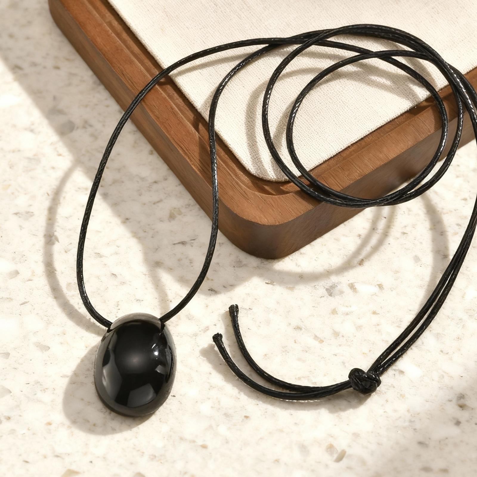 Vintage Oval Natural Stone Pendant Necklace for Women Sweater Chain Black Rope Necklaces Healing Jewelry Festive Gifts чёрный
Vintage Oval Natural Stone Pendant Necklace for Women Sweater Chain Black Rope Necklaces Healing Jewelry Festive Gifts чёрный