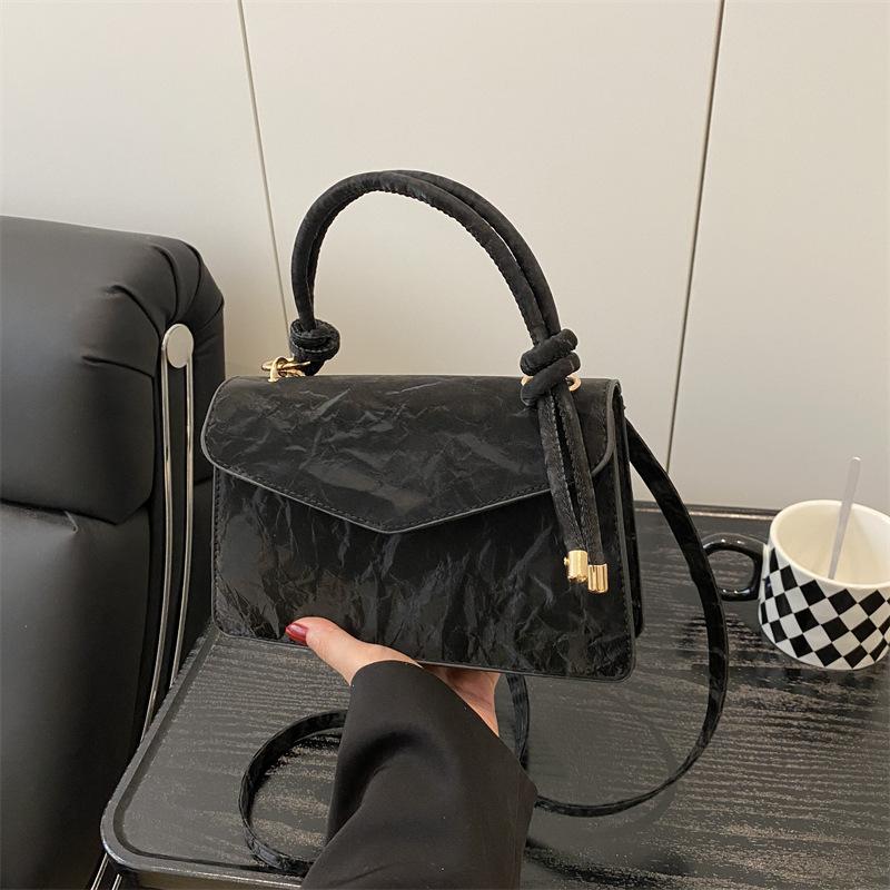 2025 spring and summer new fashion simple personalized small bag women s versatile ins shoulder messenger bag small square bag
2025 spring and summer new fashion simple personalized small bag women s versatile ins shoulder messenger bag small square bag