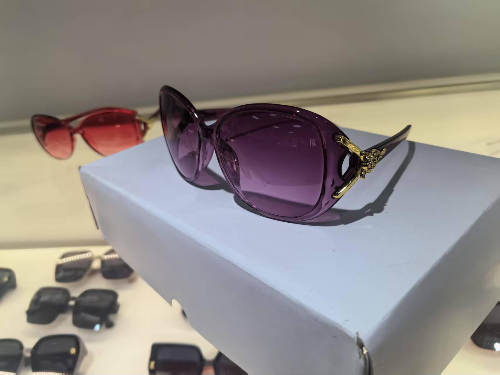 Модные солнцезащитные очки с головой лисы - Трендовые женские поляризованные очки с большой оправой и цветочным дизайном
Модные солнцезащитные очки с головой лисы - Трендовые женские поляризованные очки с большой оправой и цветочным дизайном