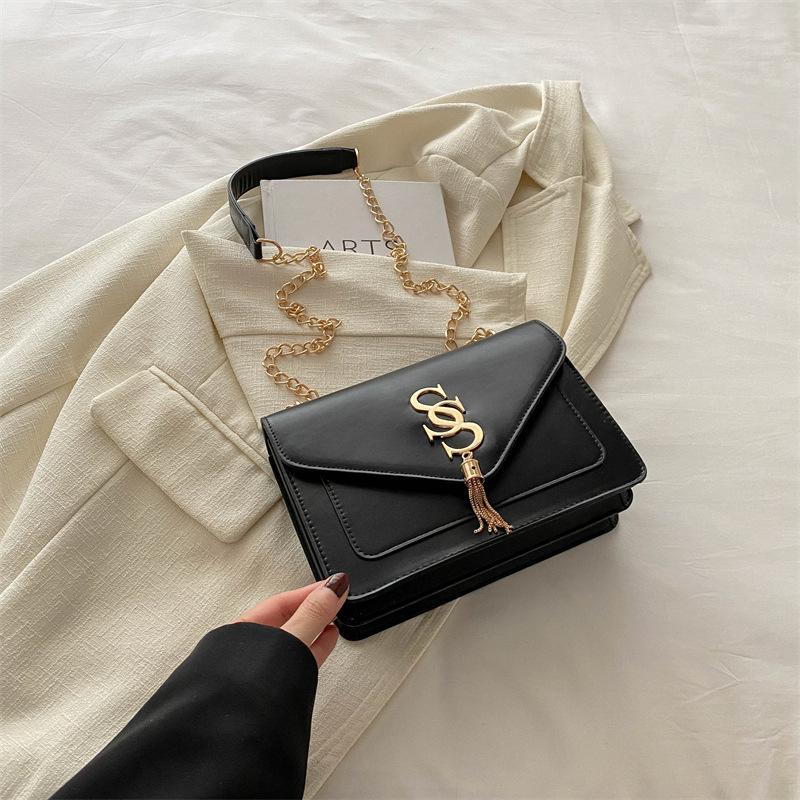 Трендовая одноплечевая сумка через плечо в иностранном стиле в стиле ретро, маленькая квадратная сумка 2024 года, летняя большая вместимость, новая повседневная портативная сумка через плечо чёрный
Трендовая одноплечевая сумка через плечо в иностранном стиле в стиле ретро, маленькая квадратная сумка 2024 года, летняя большая вместимость, новая повседневная портативная сумка через плечо чёрный