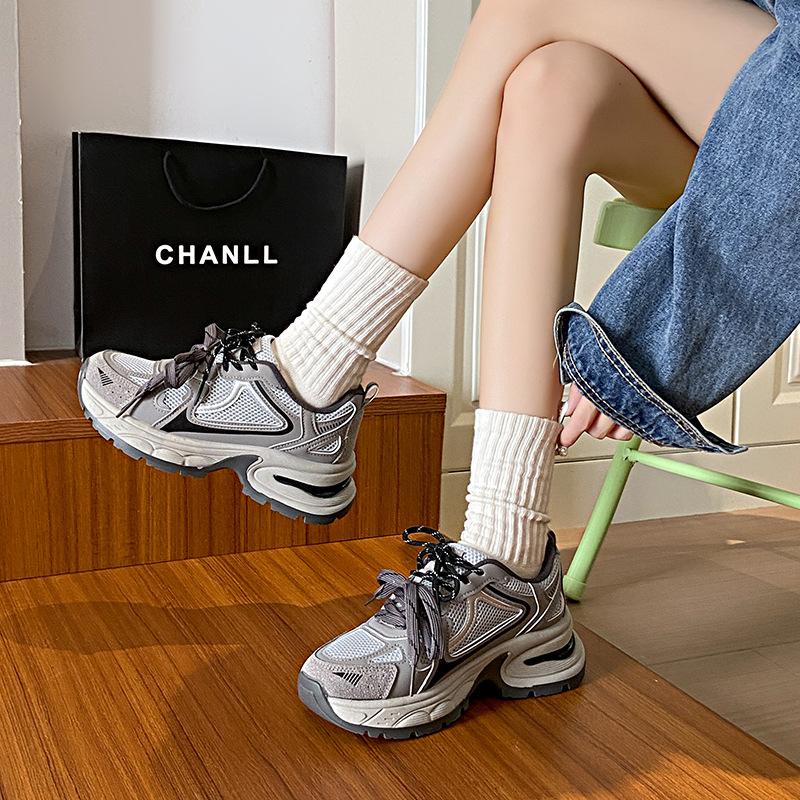 Is the new dad shoes women s autumn student sports running shoes casual shoes thick sole height increase S 40
Is the new dad shoes women s autumn student sports running shoes casual shoes thick sole height increase S 40