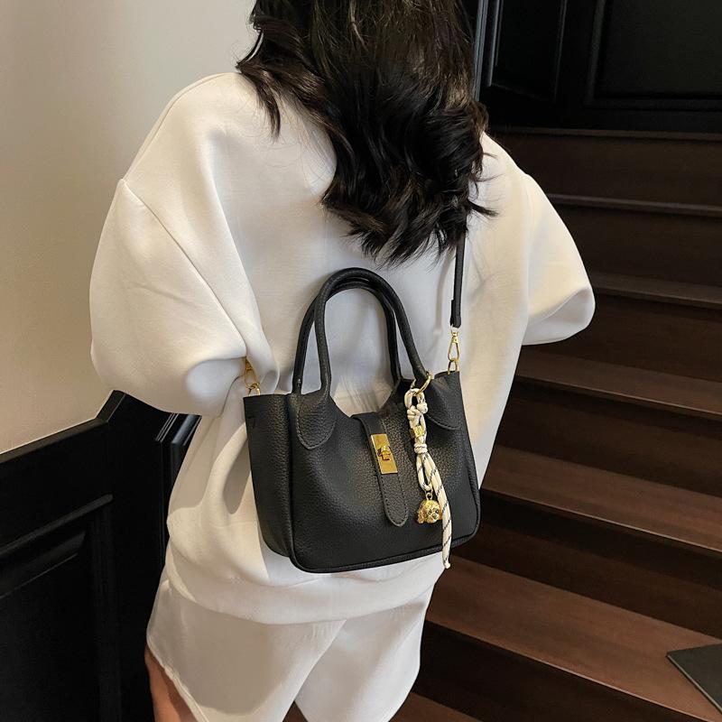 Bag Women s New Handbag Versatile Shoulder Messenger Bag чорний
Bag Women s New Handbag Versatile Shoulder Messenger Bag чорний