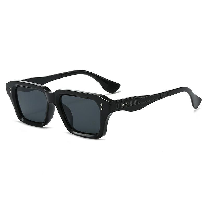 Luxury Vintage Rivets Decorate Square Frame Sunglasses Women Men Fashion Designer Shades Summer Traveling Drive Eyeglasses UV400
Luxury Vintage Rivets Decorate Square Frame Sunglasses Women Men Fashion Designer Shades Summer Traveling Drive Eyeglasses UV400