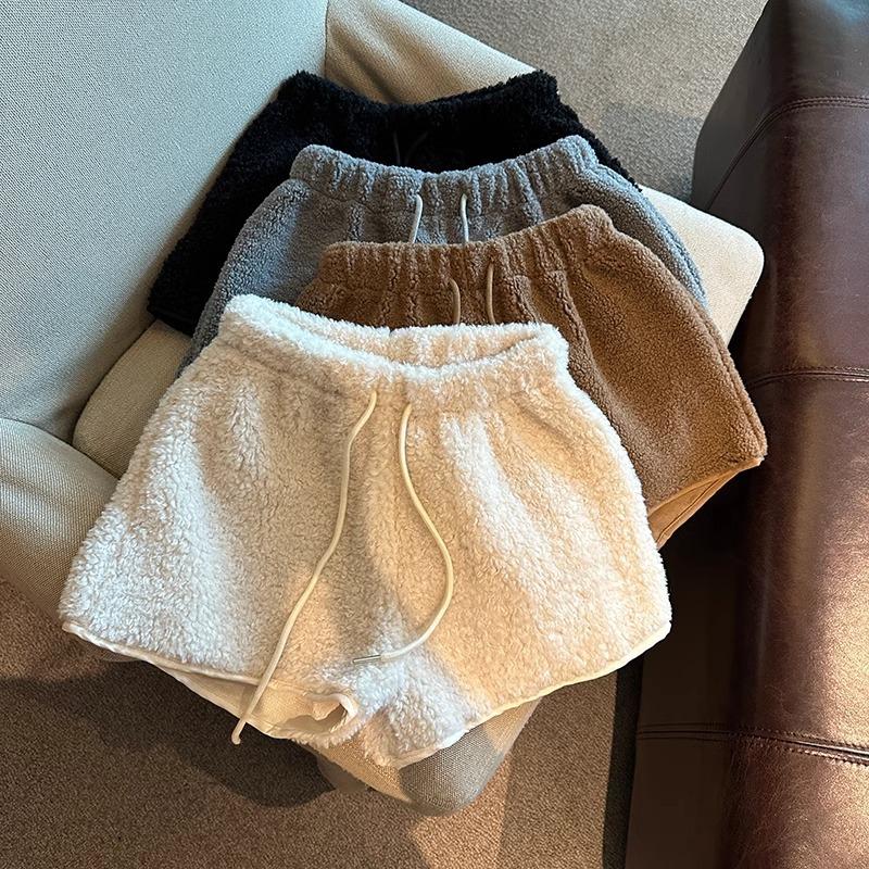 Lamb Velvet Shorts Apricot Casual Pants Women s Winter Retro Warm Fluffy Wide-leg Pants Gray Fur Pants S білий
Lamb Velvet Shorts Apricot Casual Pants Women s Winter Retro Warm Fluffy Wide-leg Pants Gray Fur Pants S білий
