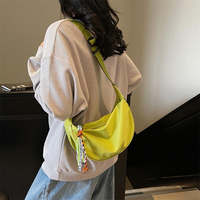 Lightweight versatile cloth bag women s new summer popular messenger bag niche shoulder dumpling bag
Lightweight versatile cloth bag women s new summer popular messenger bag niche shoulder dumpling bag