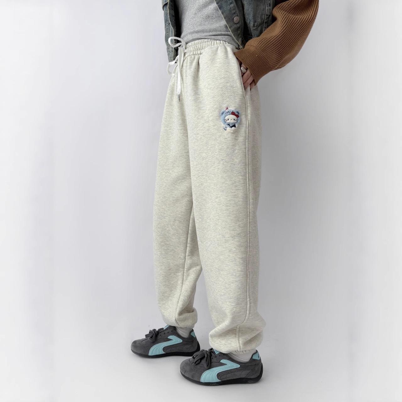 Hello Kitty Embroidered Sherpa Fleece Joggers – Winter New Arrival Sweatpants 09096 L (Final Sale) грязно-белый
Hello Kitty Embroidered Sherpa Fleece Joggers – Winter New Arrival Sweatpants 09096 L (Final Sale) грязно-белый