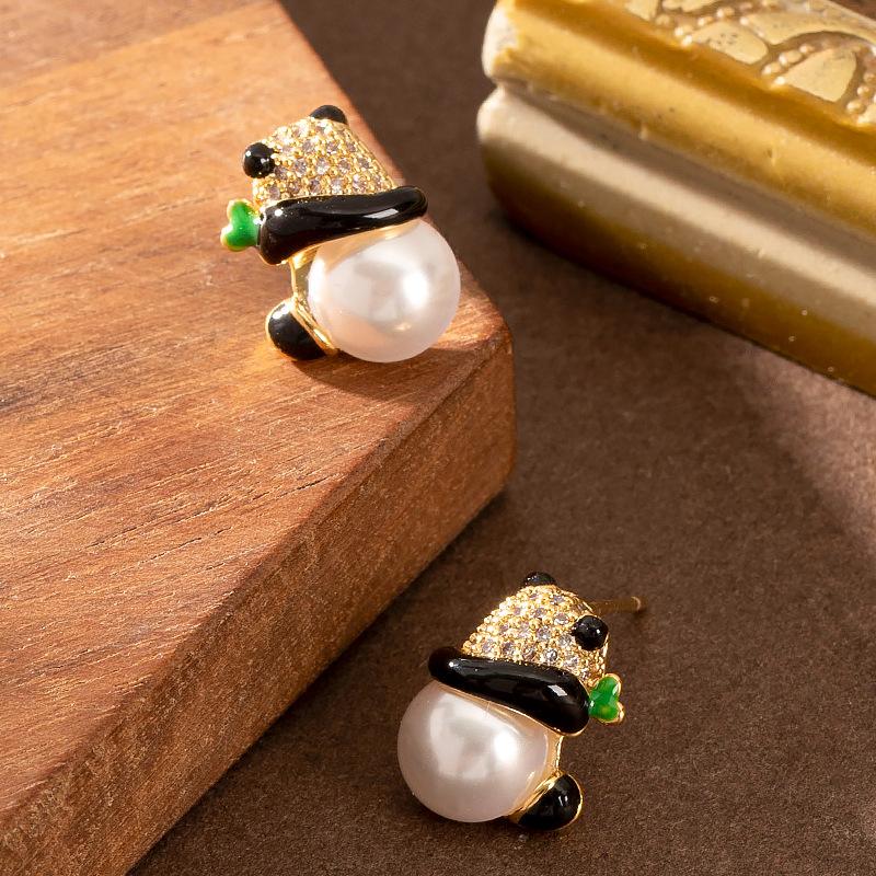 Korean version of sweet and delicate oil dripping full of diamonds cute red panda pearl stud earrings women s niche personalized design earrings
Korean version of sweet and delicate oil dripping full of diamonds cute red panda pearl stud earrings women s niche personalized design earrings