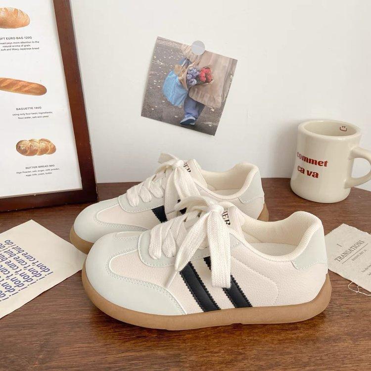 Уродливые милые большие головы ретро моральные тренировки повседневные туфли женские 2024 осень новые универсальные нишевые студенческие маленькие белые туфли для доски 40