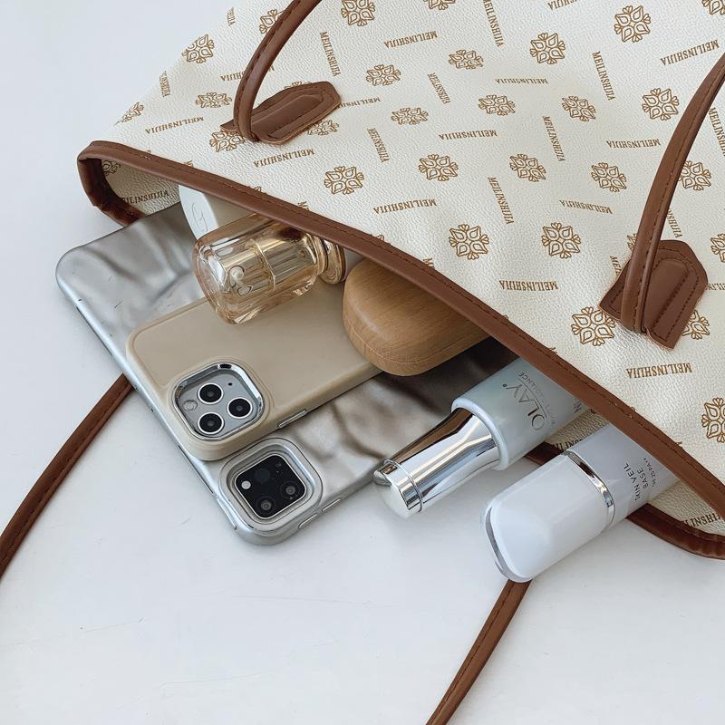This year s popular fashion portable tote bag women s 2025 winter new versatile large-capacity shoulder bag printed underarm bag білий
This year s popular fashion portable tote bag women s 2025 winter new versatile large-capacity shoulder bag printed underarm bag білий