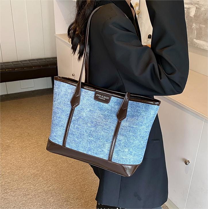 Большая вместительная сумка для поездок на работу, женская контрастная сумка подмышкой, модная сумка-тоут кофейный
Большая вместительная сумка для поездок на работу, женская контрастная сумка подмышкой, модная сумка-тоут кофейный