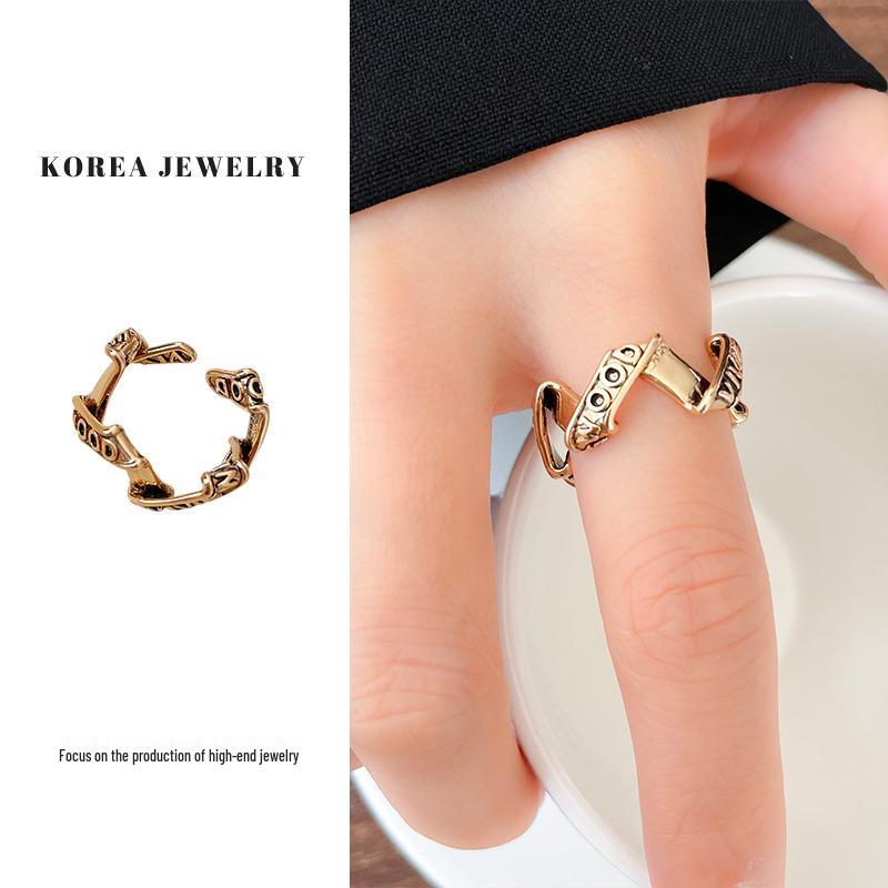 Кольцо-буква Lan Zhi из латуни золотого цвета с античной отделкой, минималистичное, геометрическое, для женщин Adjustable Opening
Кольцо-буква Lan Zhi из латуни золотого цвета с античной отделкой, минималистичное, геометрическое, для женщин Adjustable Opening