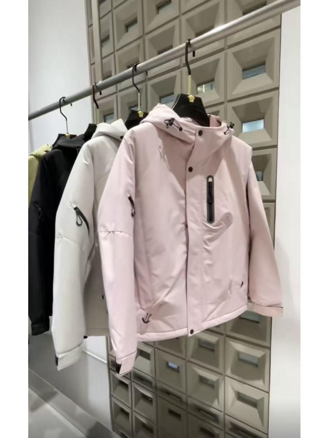 2025 Men s Trendy American-Style Winter Windbreaker: Versatile Outdoor Mountaineering Jacket 2XL for 140-155 lbs
2025 Men s Trendy American-Style Winter Windbreaker: Versatile Outdoor Mountaineering Jacket 2XL for 140-155 lbs