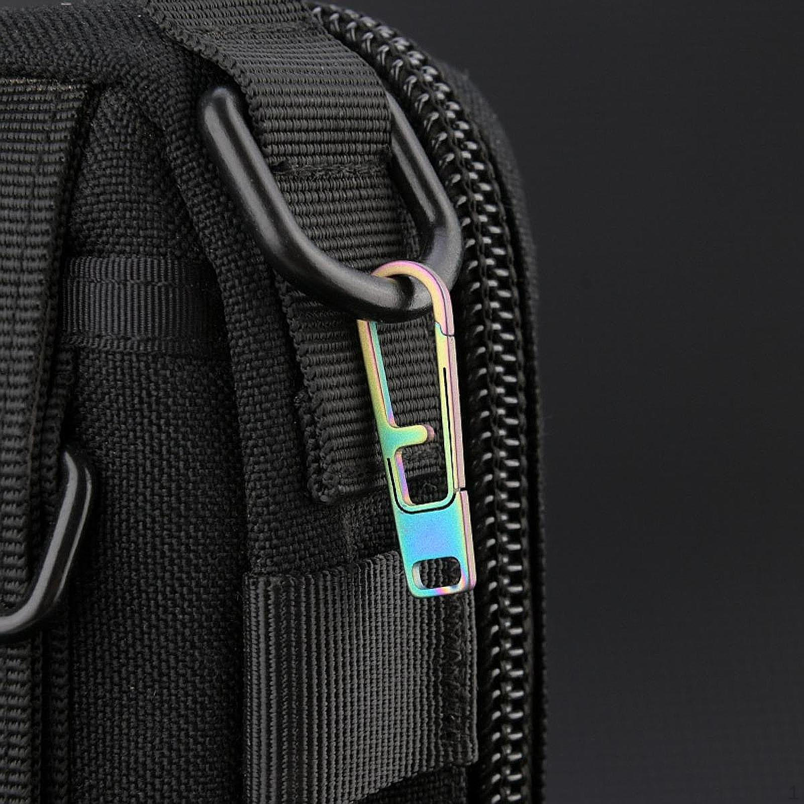 Carabiner Keychain Clip in Titanium Alloy for Quick Access on Backpacks And Luggage Black
Carabiner Keychain Clip in Titanium Alloy for Quick Access on Backpacks And Luggage Black