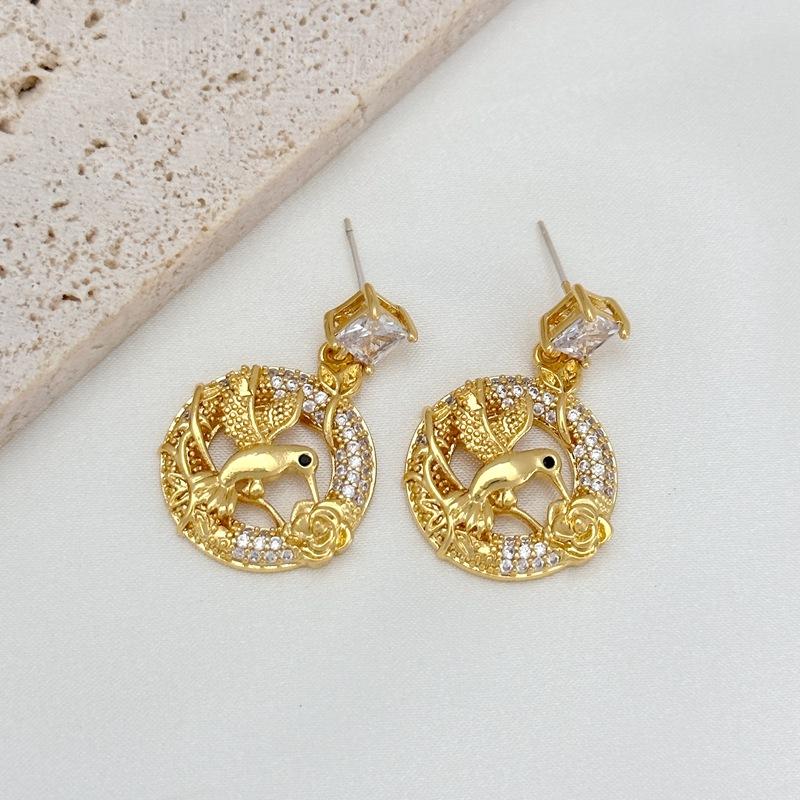Summer Simple Bird Hollow Stud Earrings Flower Zircon Earrings Earrings
Summer Simple Bird Hollow Stud Earrings Flower Zircon Earrings Earrings