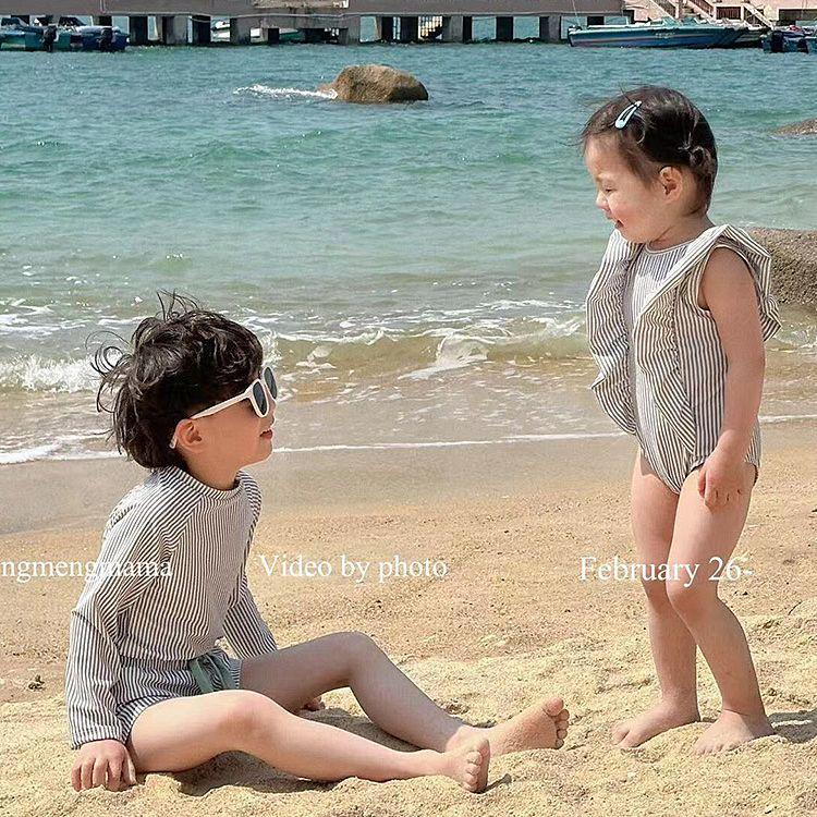Kids Sun-Protective Quick-Dry Striped Swimsuit Set - Long Sleeve for Boys & Girls 100 cm
Kids Sun-Protective Quick-Dry Striped Swimsuit Set - Long Sleeve for Boys & Girls 100 cm