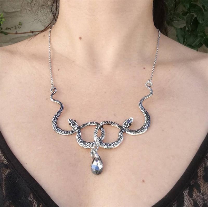 Personality Gothic Silver Color Double Snakes Winding Chain Crystal Pendant Necklace for Women Hallowmas Party Punk Jewelry Gift
Personality Gothic Silver Color Double Snakes Winding Chain Crystal Pendant Necklace for Women Hallowmas Party Punk Jewelry Gift