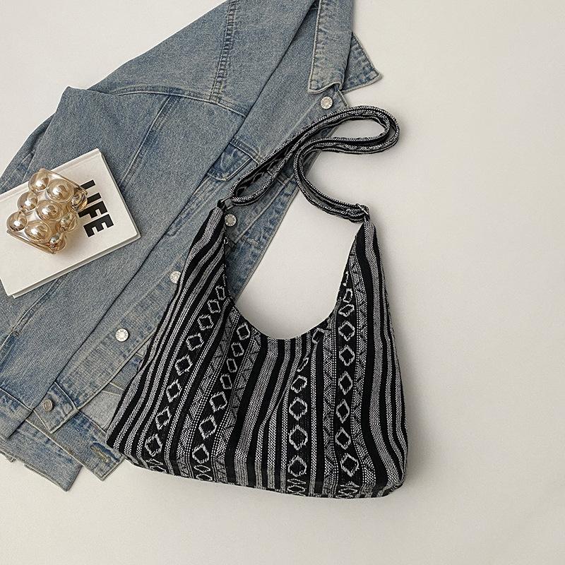 2025 early spring new casual retro personalized armpit bag fashionable simple handbag large capacity tote bag чорний білий колір
2025 early spring new casual retro personalized armpit bag fashionable simple handbag large capacity tote bag чорний білий колір