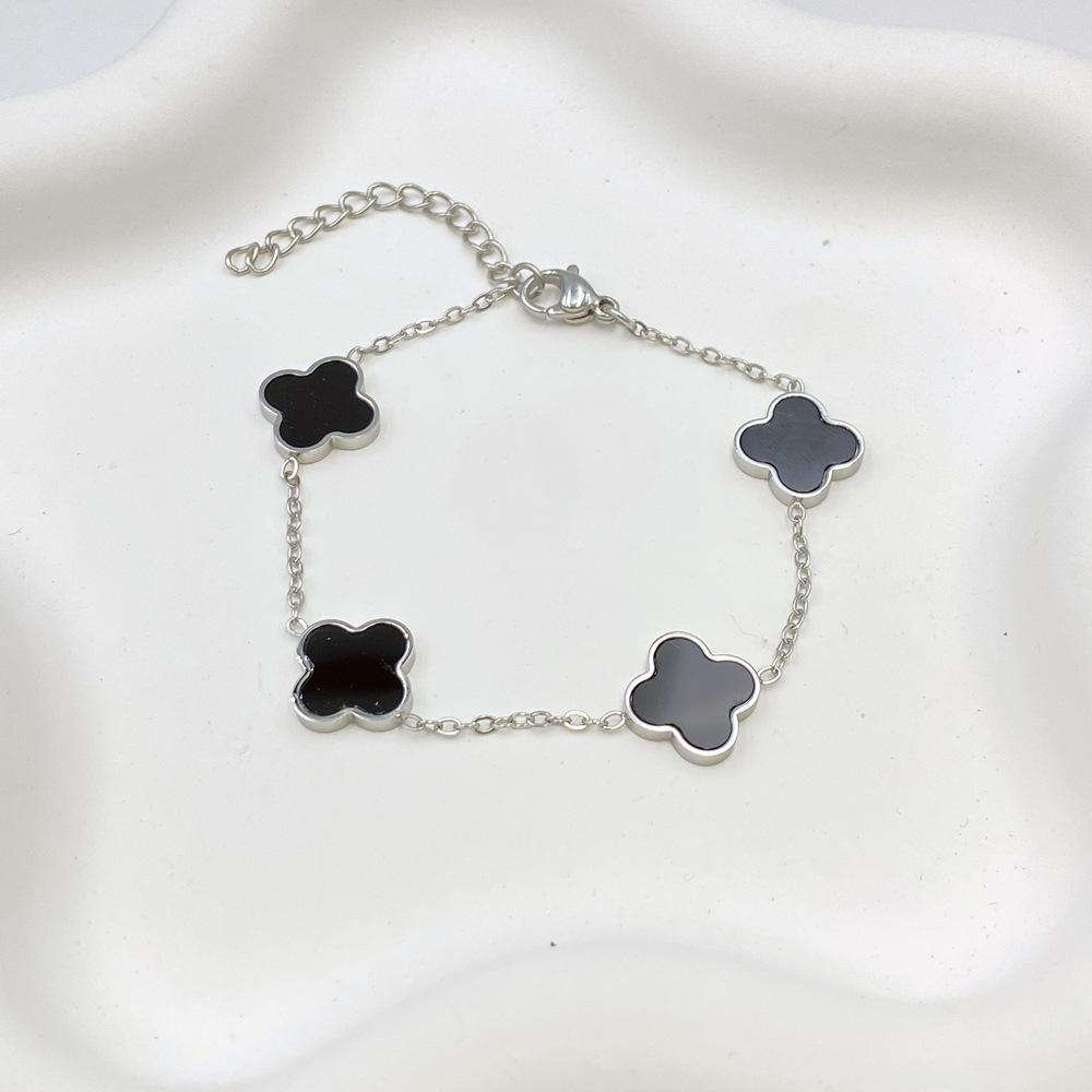 12 мм высококачественный гравированный браслет с четырьмя листами клевера, титановая стальная оболочка, четырехлистный клевер, не теряет цвет, женский браслет
12 мм высококачественный гравированный браслет с четырьмя листами клевера, титановая стальная оболочка, четырехлистный клевер, не теряет цвет, женский браслет