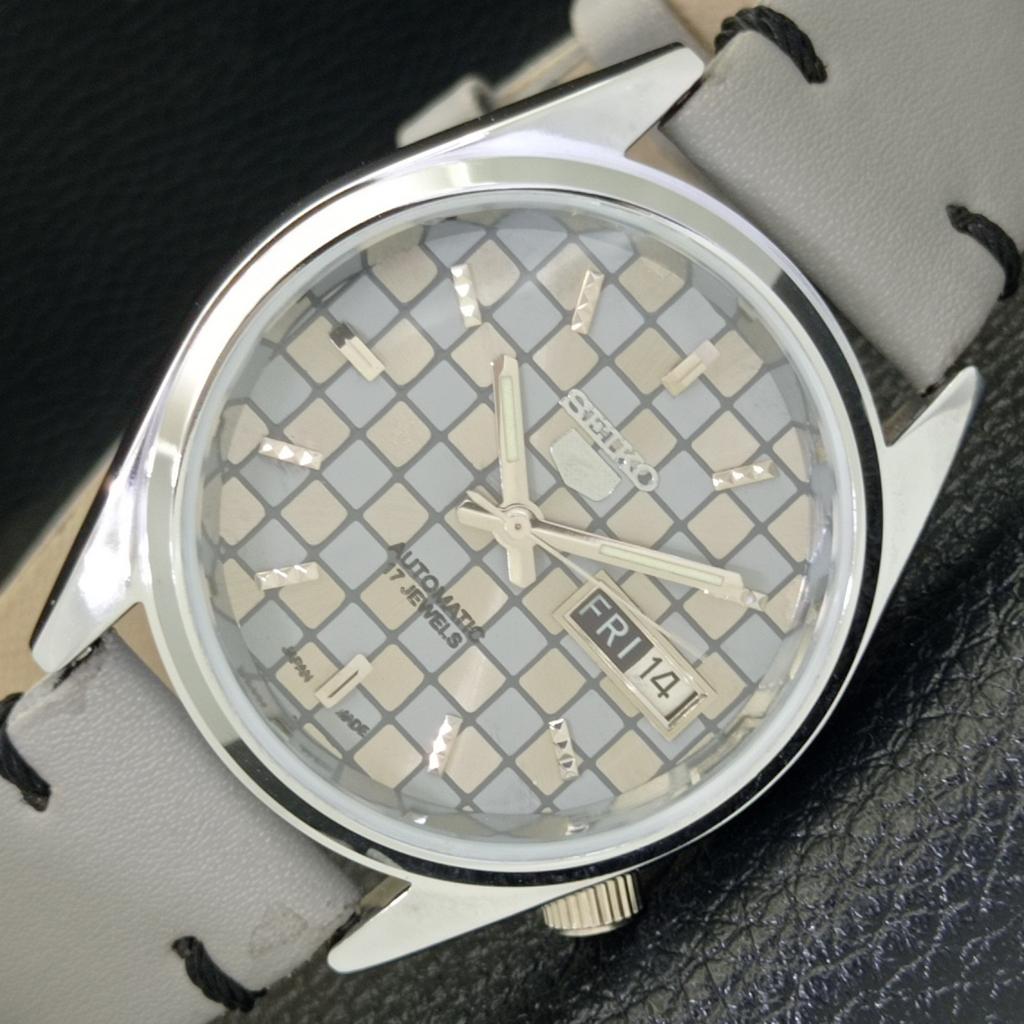 ВОССТАНОВЛЕННЫЕ МУЖСКИЕ АВТОМАТИЧЕСКИЕ ЧАСЫ SEIKO 5 СДЕЛАНО В ЯПОНИИ СЕРЫЙ ЦИФЕРБЛАТ ЗАКАЗНОЙ a440115-2 QV90-a440115
ВОССТАНОВЛЕННЫЕ МУЖСКИЕ АВТОМАТИЧЕСКИЕ ЧАСЫ SEIKO 5 СДЕЛАНО В ЯПОНИИ СЕРЫЙ ЦИФЕРБЛАТ ЗАКАЗНОЙ a440115-2 QV90-a440115