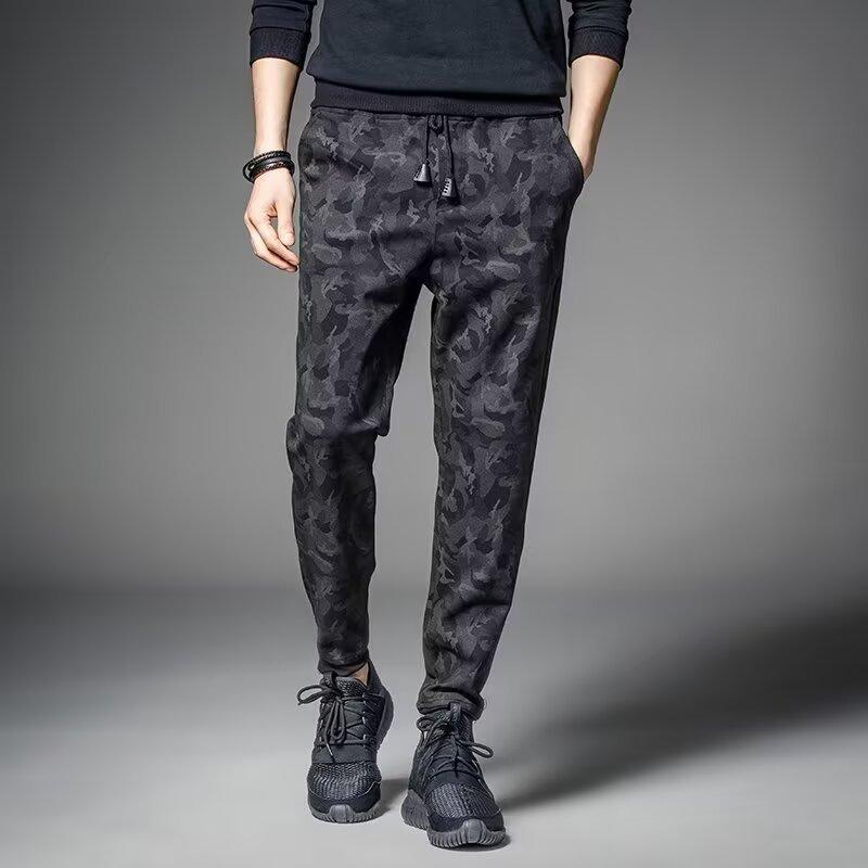 Summer Camouflage Pants Men s Wear-resistant and Dirt-resistant Loose Labor Insurance Overalls for Work Wear Feet Tied Feet Multi-pocket Pants 2XL сірий колір
Summer Camouflage Pants Men s Wear-resistant and Dirt-resistant Loose Labor Insurance Overalls for Work Wear Feet Tied Feet Multi-pocket Pants 2XL сірий колір
