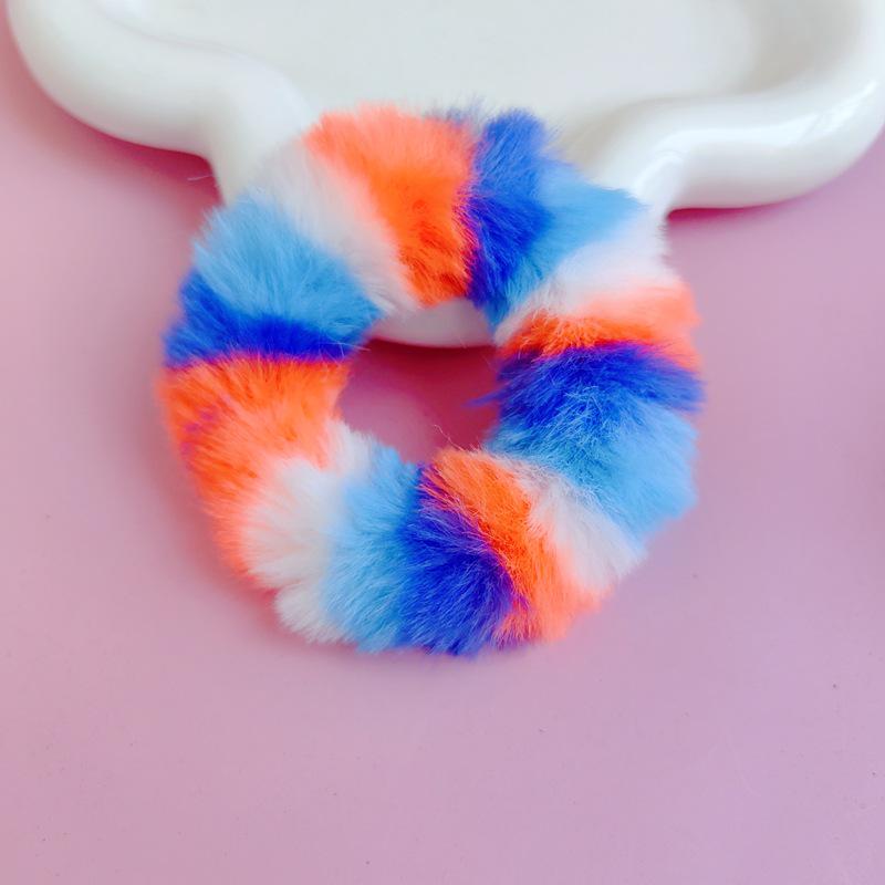 Радужная 7 см плюшевая резинка для волос из искусственного кроличьего меха - Коллекция Осень/Зима - Многоцветный аксессуар для волос для женщин
Радужная 7 см плюшевая резинка для волос из искусственного кроличьего меха - Коллекция Осень/Зима - Многоцветный аксессуар для волос для женщин