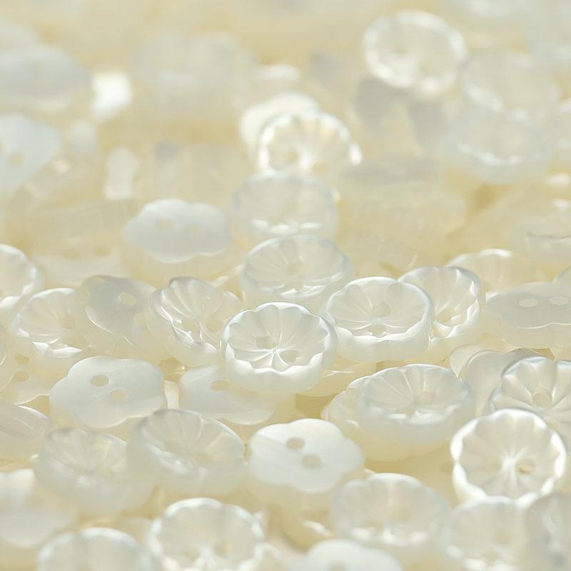 Faceted Plum Blossom Resin Two-Hole Buttons for Children s Knit Cardigans and Jewelry Accessories.
Faceted Plum Blossom Resin Two-Hole Buttons for Children s Knit Cardigans and Jewelry Accessories.