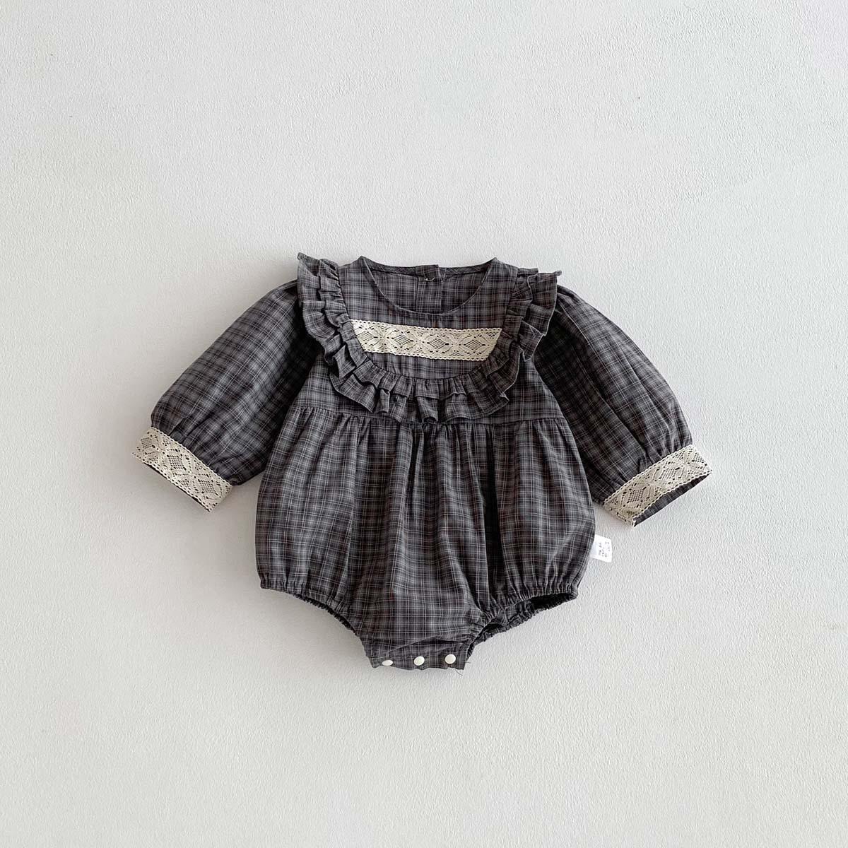 Autumn 2025 Baby Girl Retro Plaid Romper with Lace Collar, Long Sleeve Bodysuit 73 cm
Autumn 2025 Baby Girl Retro Plaid Romper with Lace Collar, Long Sleeve Bodysuit 73 cm