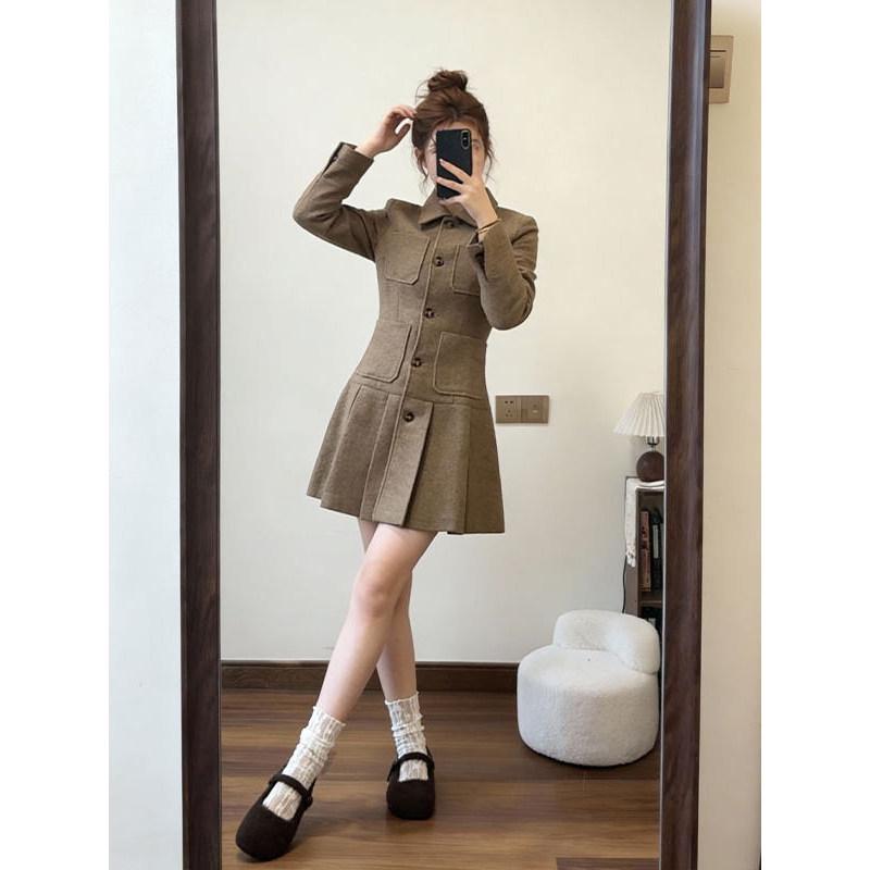 Korean Woolen A-line Suit Dress with Waist-Cinching Pleats Small
Korean Woolen A-line Suit Dress with Waist-Cinching Pleats Small