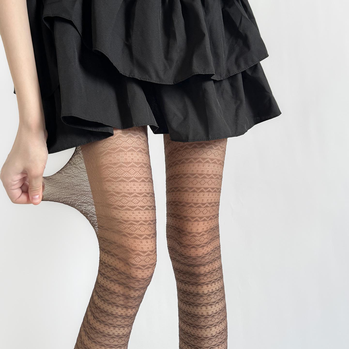 Japanese Vintage Striped Lace Stockings Hollow Jacquard Tights Cream White Black Color Pure Sexy Pantyhose for Spring Summer One Size
Japanese Vintage Striped Lace Stockings Hollow Jacquard Tights Cream White Black Color Pure Sexy Pantyhose for Spring Summer One Size
